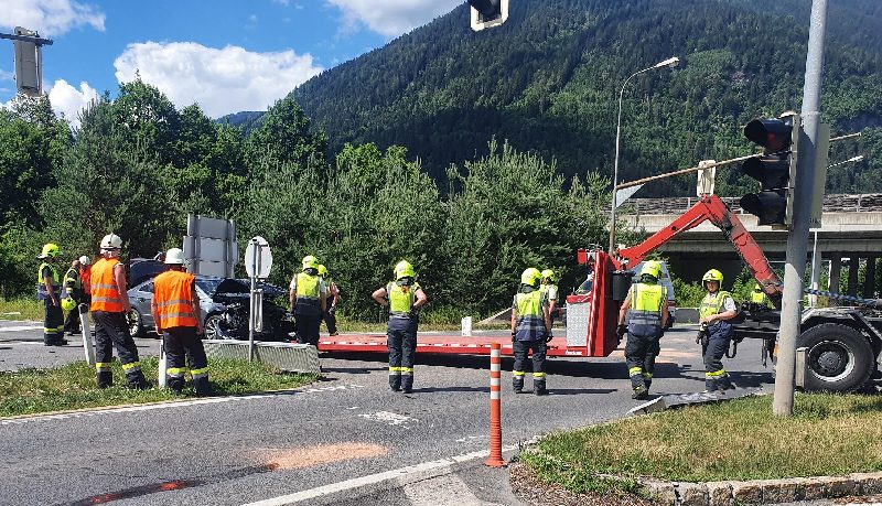 Verkehrsunfall mit 4 verletzten Personen (Bild 3)